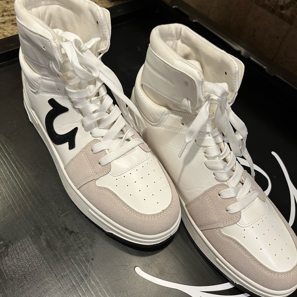 NEW True Religion size 13 white sneakers